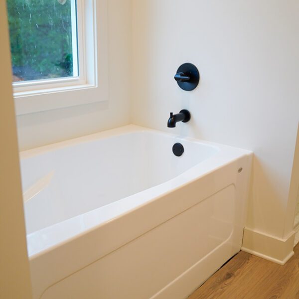 Neptune’s Cove Athena W Tub Lot 123